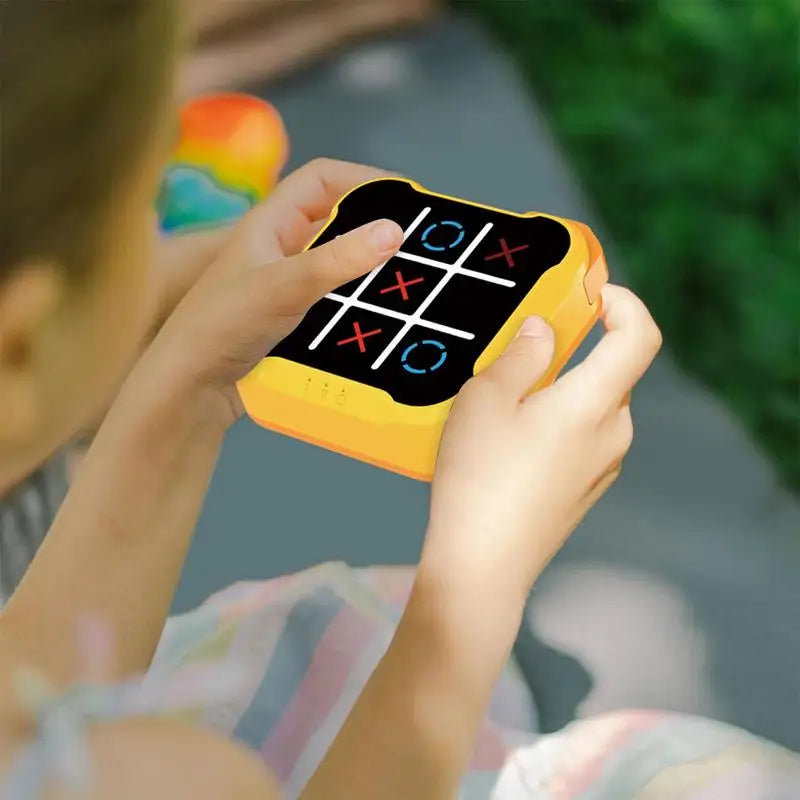 Tres en Línea Electrónico Portátil para Niños